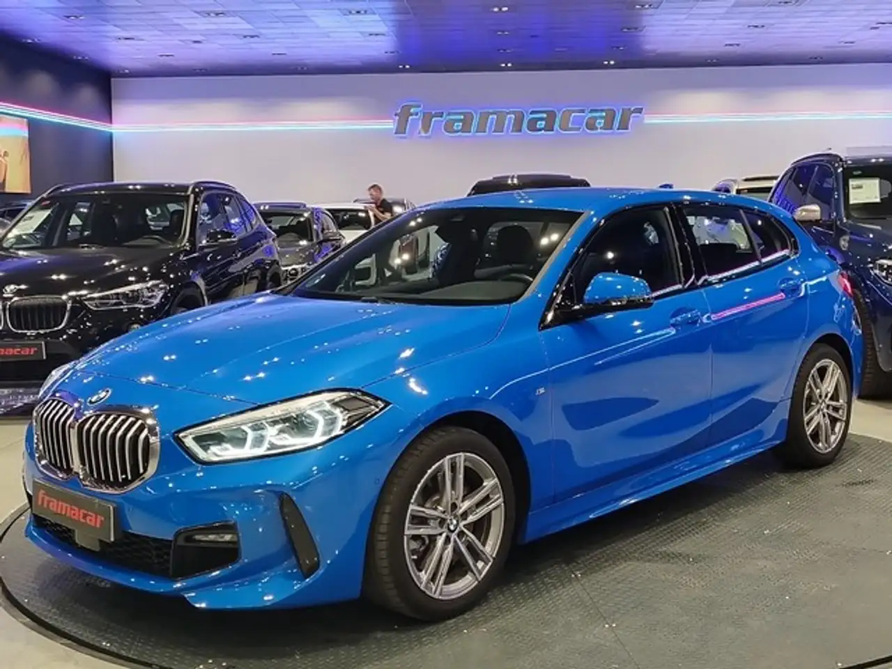 Renting BMW 120 120iA Azul