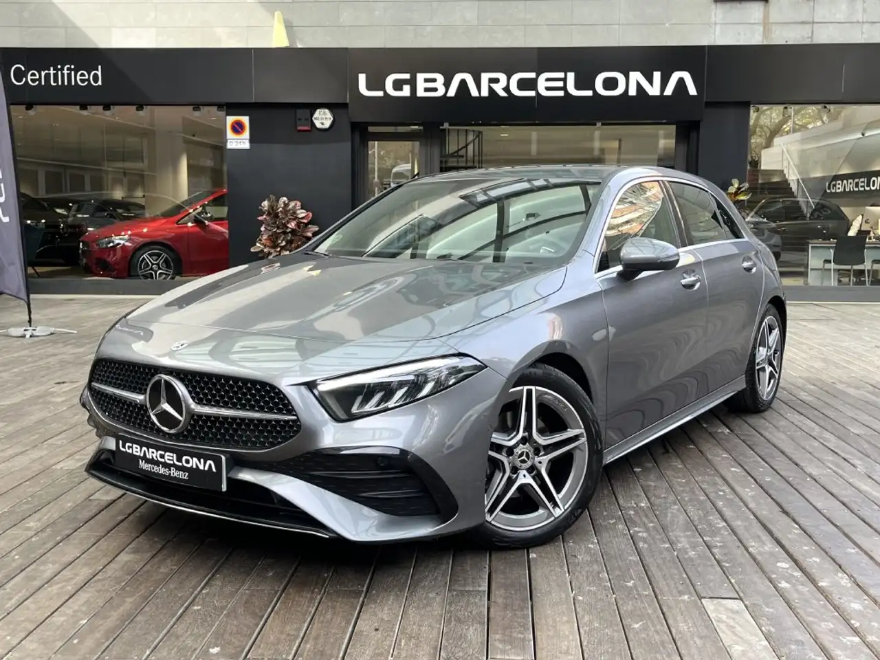 Renting Mercedes-Benz A 180 180d Progressive Line Advanced 8G-DCT Gris 1