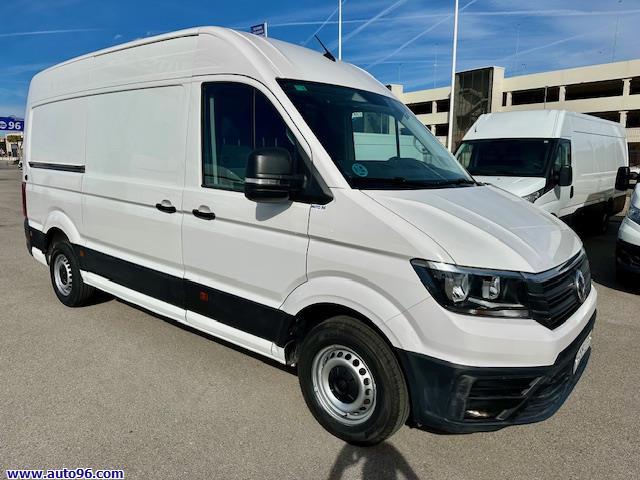 Renting VOLKSWAGEN CRAFTER 2.0 TDI SCR 35 BMT 140 L3H2 FURGON 2