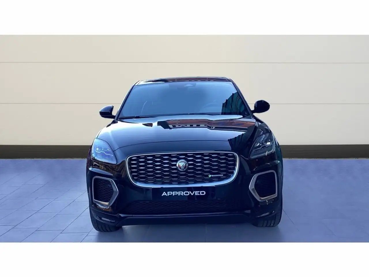 Renting Jaguar E-Pace 2.0D I4 R-Dynamic S AWD Aut. 163 Negro