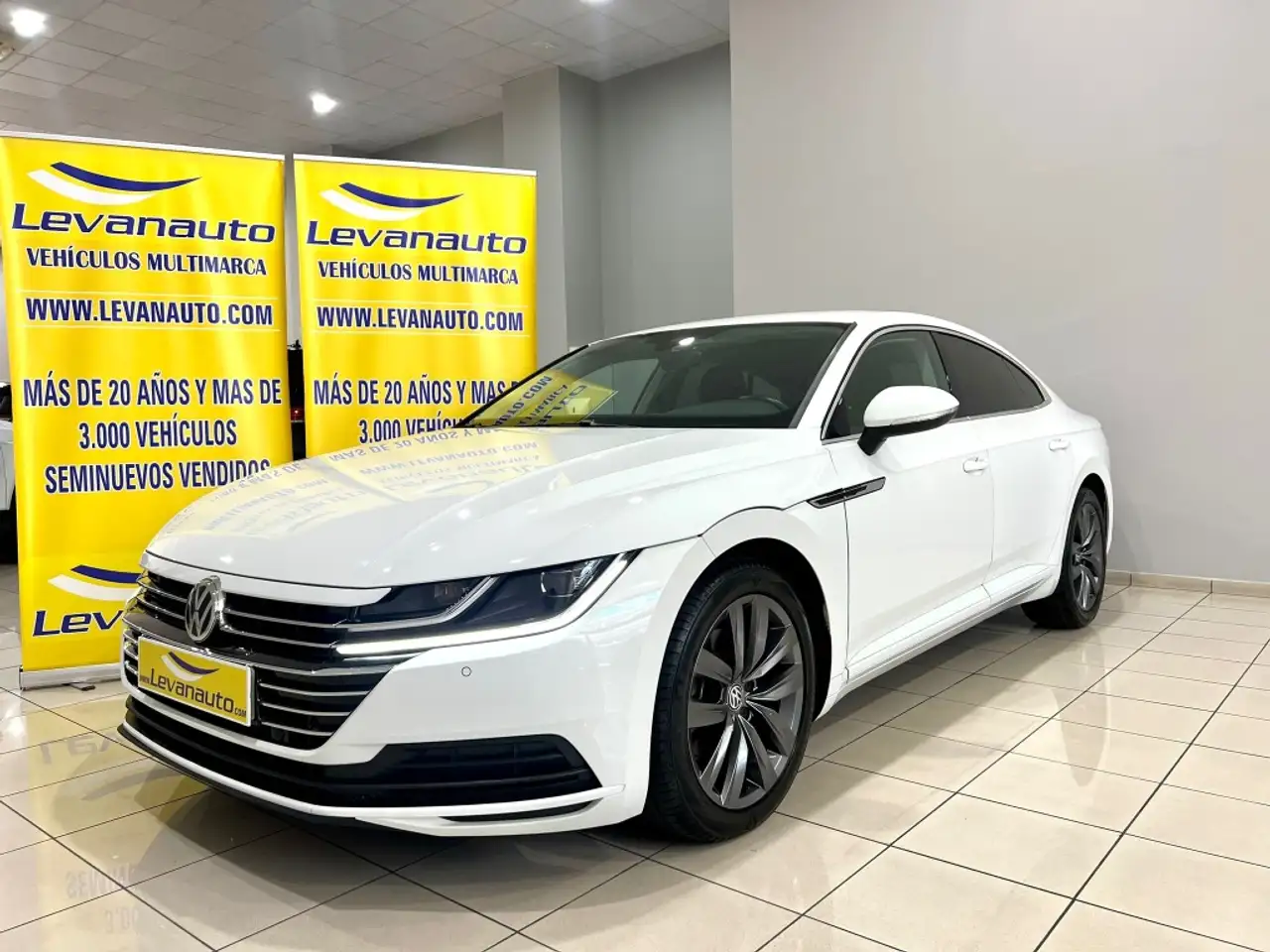 Renting Volkswagen Arteon 2.0TDI Elegance DSG7 110kW Blanco