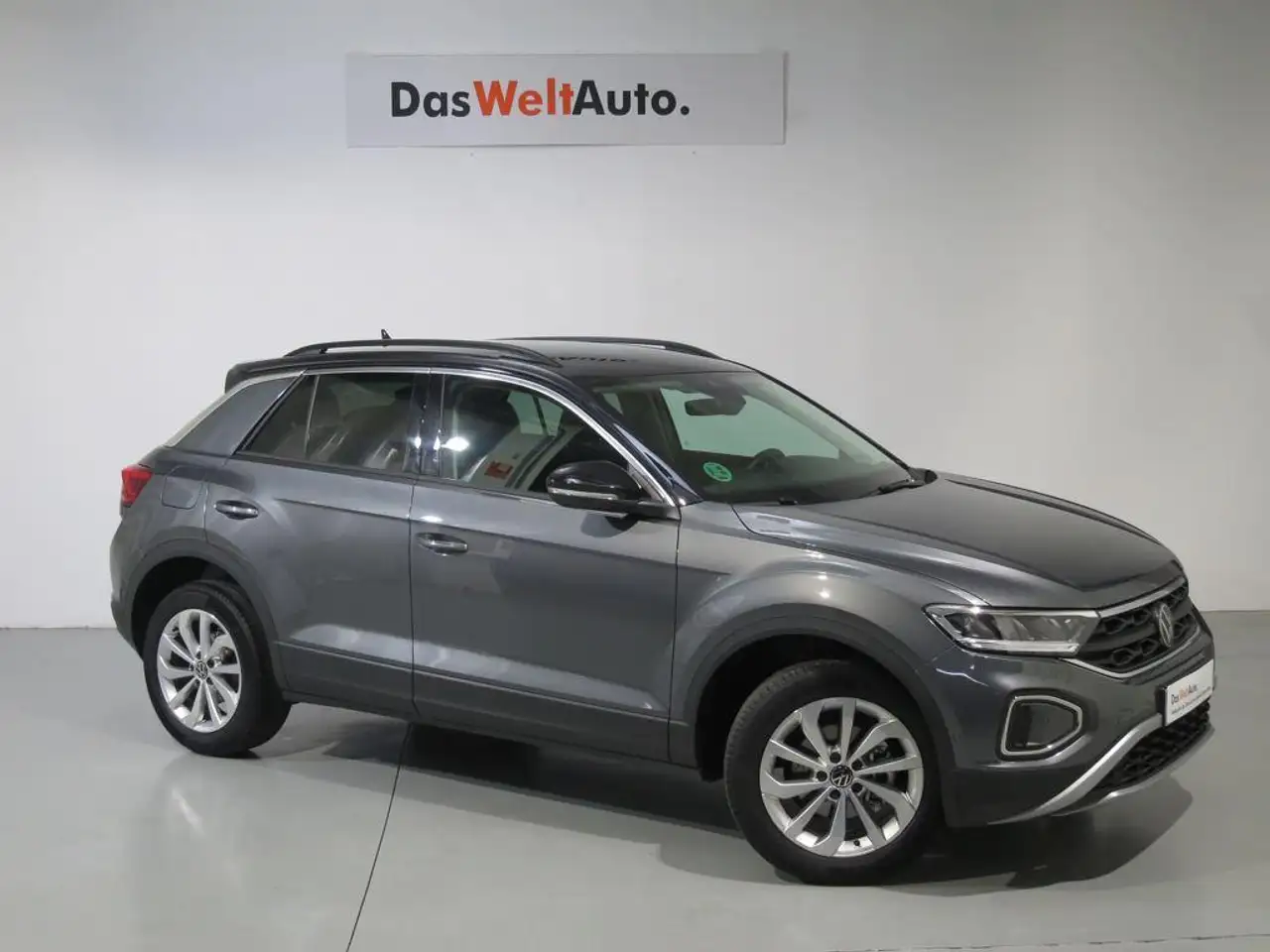 Renting Volkswagen T-Roc 2.0TDI Life 85kW Gris 1 2