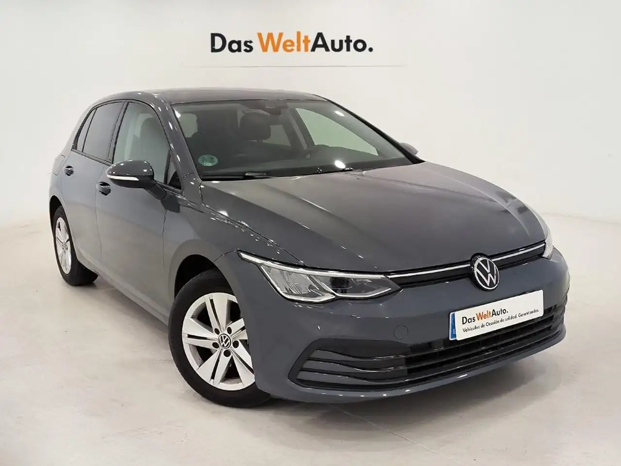 Renting Volkswagen Golf 2.0TDI Life 85kW Gris 3