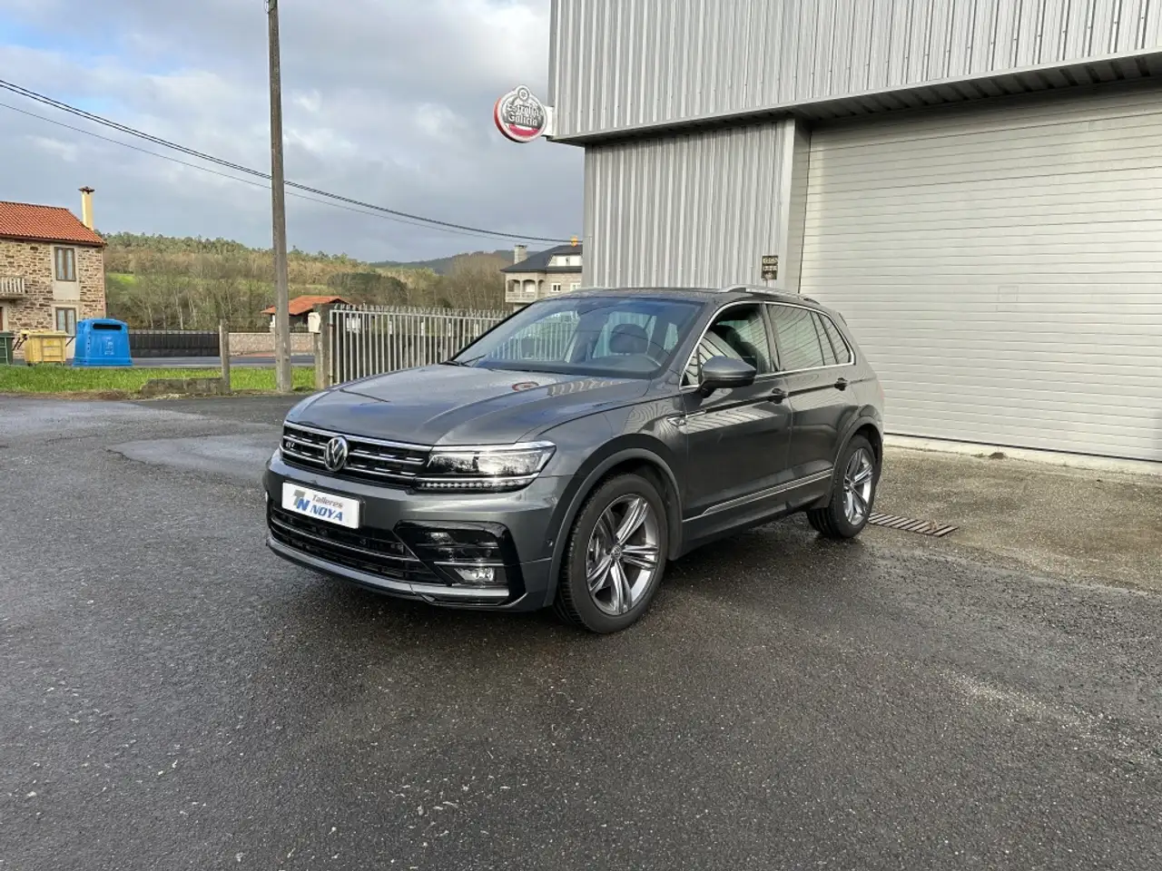 Renting Volkswagen Tiguan 2.0TDI Sport 4Motion DSG 140kW Gris 1