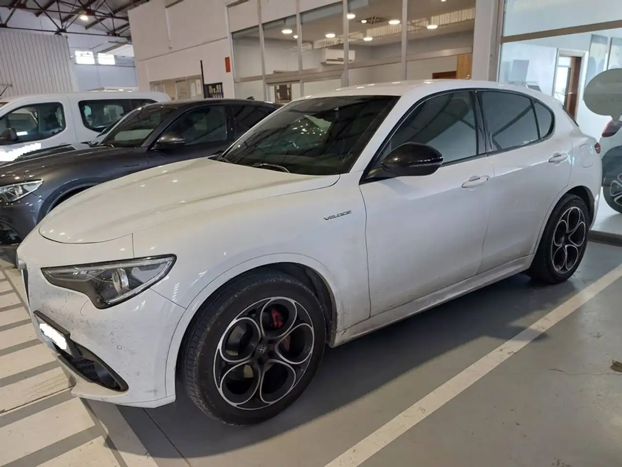 Renting Alfa Romeo Stelvio 2.2 Villa D´Este Q4 210 Aut. Blanco