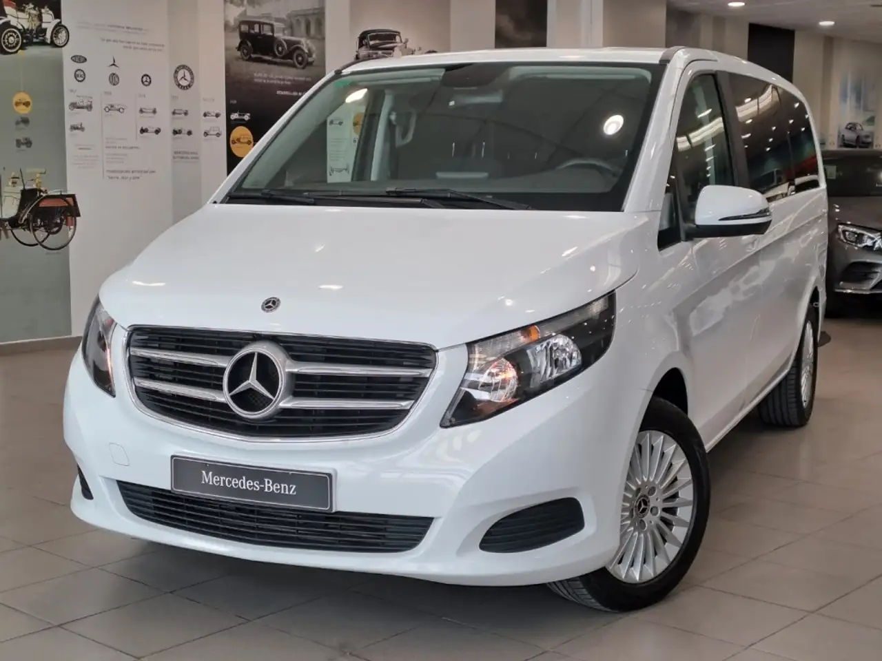 Renting Mercedes-Benz V 200d Compacto