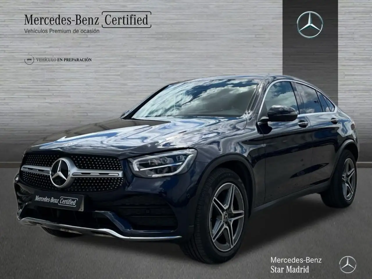 Renting Mercedes-Benz GLA 220 220d 4Matic 8G-DCT Azul