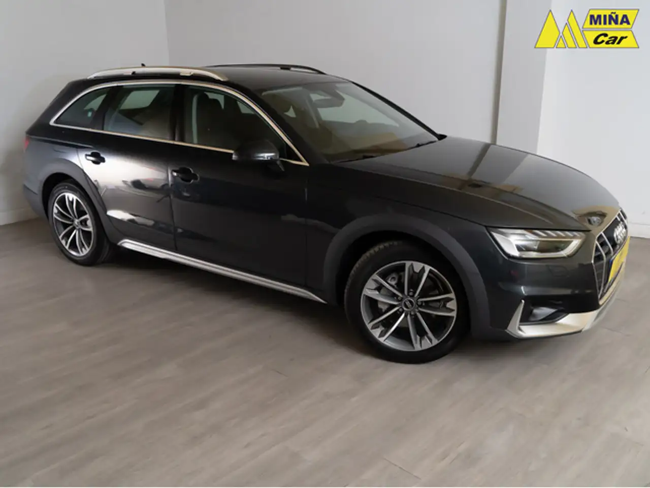 Renting Audi A4 allroad 40 TDI quattro S-Tronic 150kW Gris 2