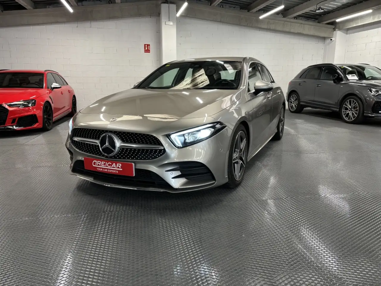 Renting Mercedes-Benz A 250 4Matic 7G-DCT Plateado 1