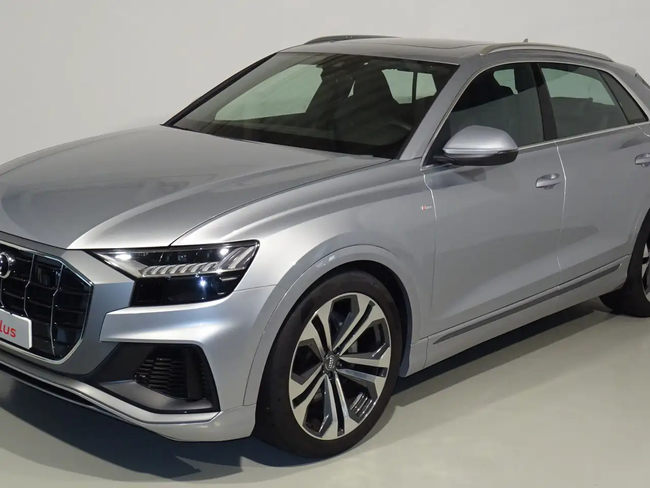 Renting Audi Q8 50 TDI quattro tiptronic Plateado