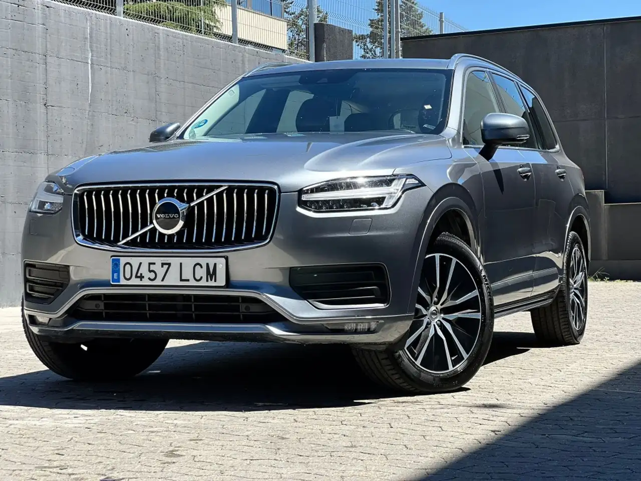 Renting Volvo XC90 B5 Business Plus 7pl. AWD Aut. Plateado 1