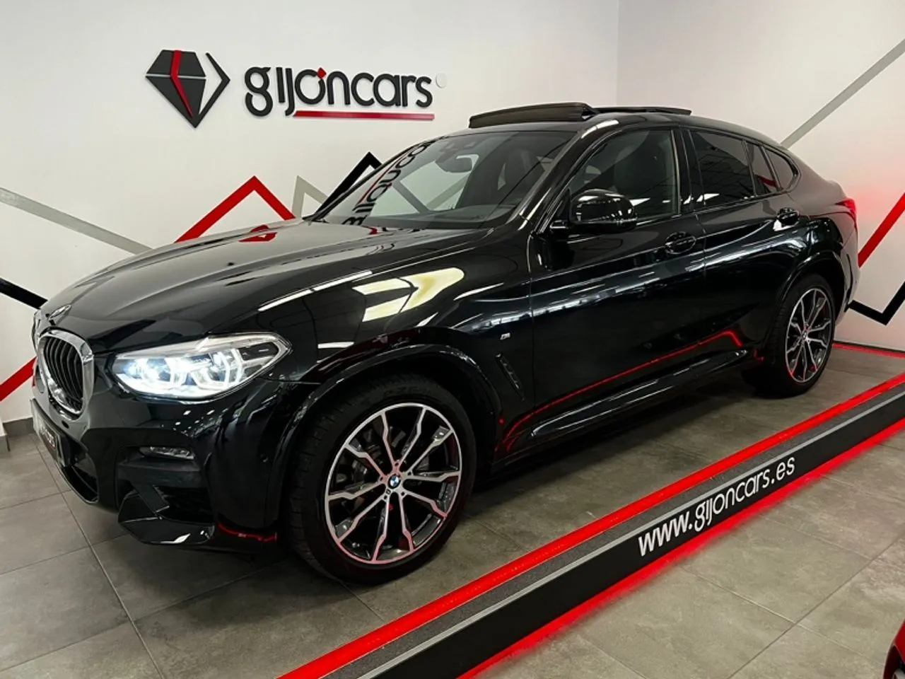 Renting BMW X4 xDrive 20dA 3