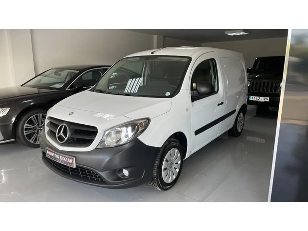 Renting Mercedes-Benz Citan N1 Furgón 109CDI BE Largo Blanco 4