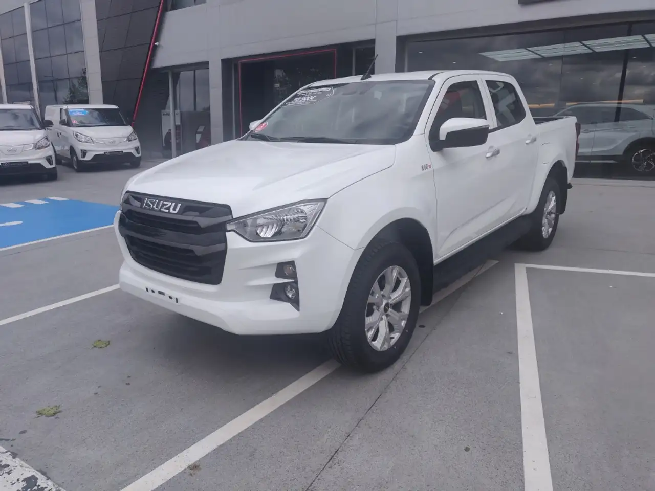 Renting Isuzu D-Max Crew 1.9 N60 BB 4×4 Blanco