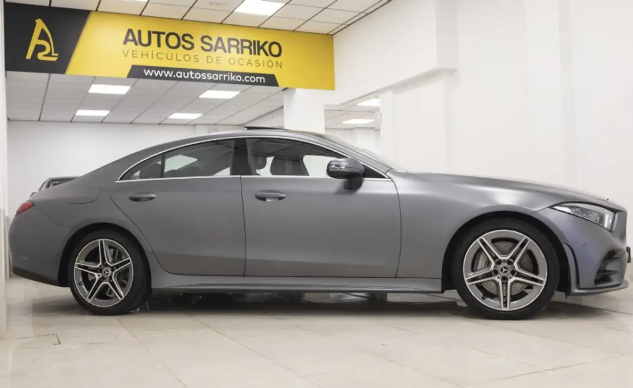 Renting Mercedes-Benz CLS 450 EQ Boost 4Matic Aut. Gris