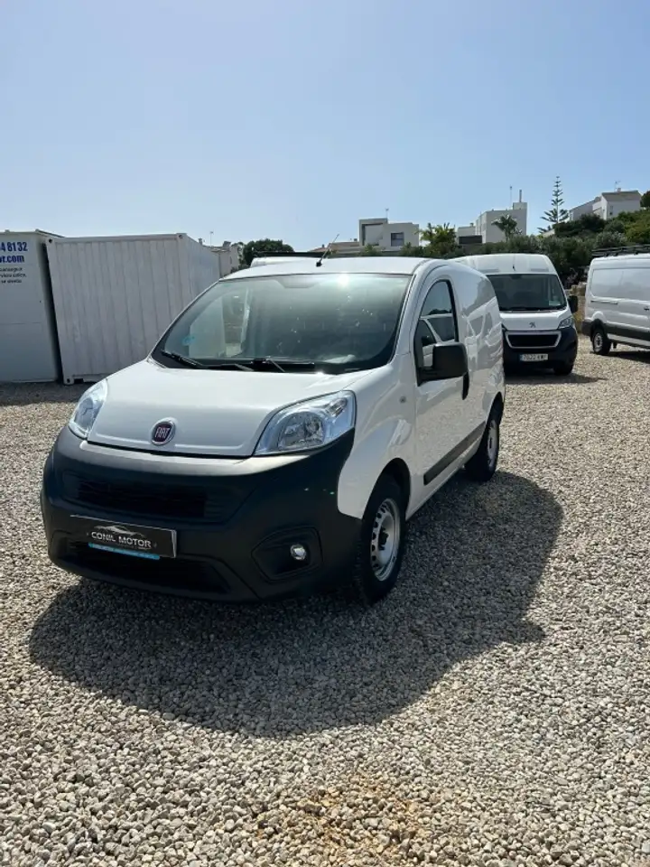 Renting Fiat Fiorino Comercial Cargo 1.3Mjt Base 60kW Blanco