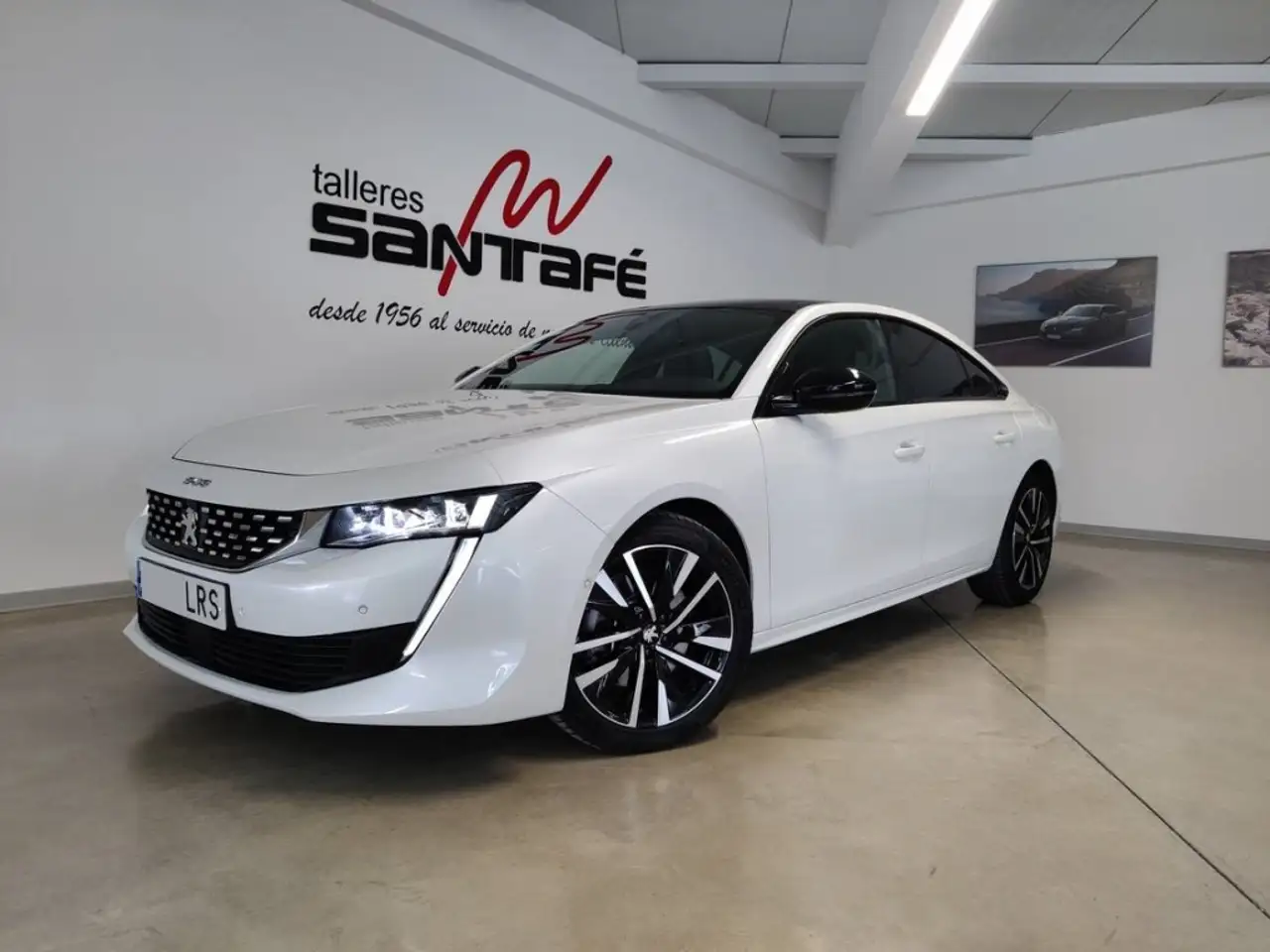 Renting Peugeot 508 Hybrid 225 GT Line e-EAT8 Blanco