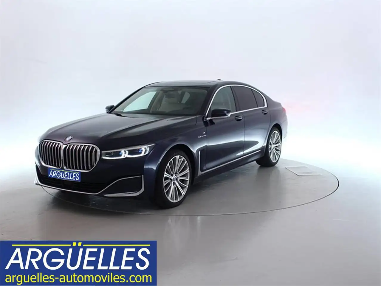 Renting BMW 750 i xDrive Full Equipe 530cv Negro