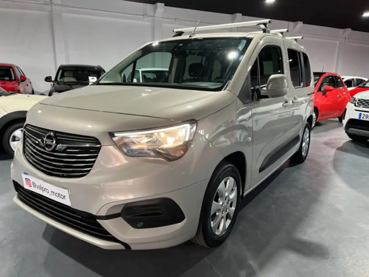 Renting Opel Combo Life 1.5TD S/S Edition L 100 Beige