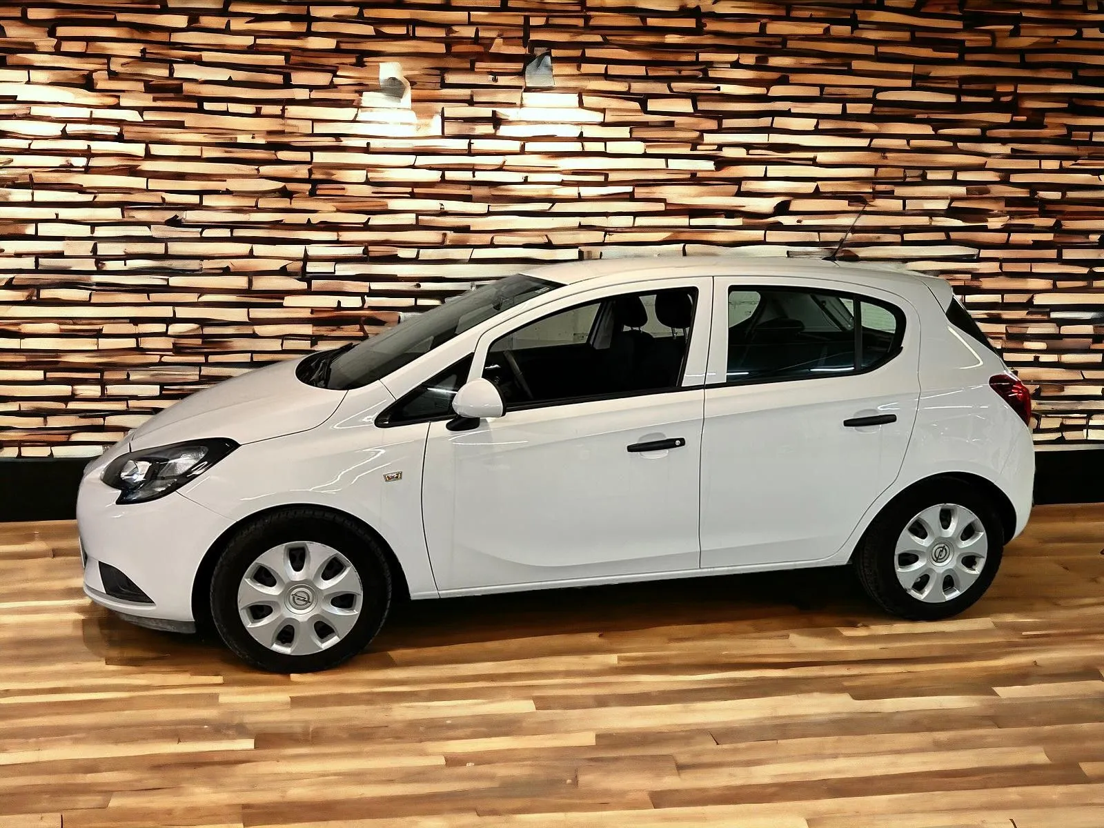 Renting OPEL Corsa 1.4 S/S Selective Pro 90