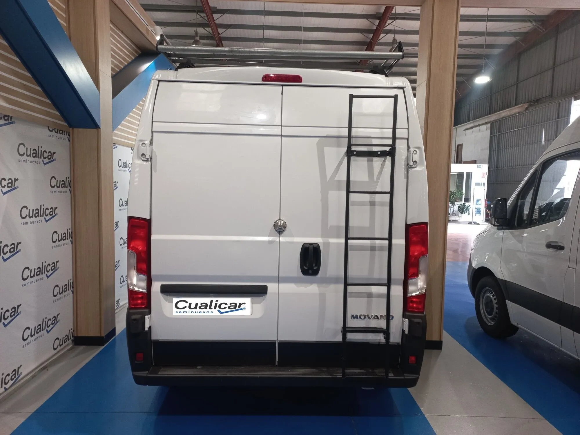 Renting OPEL Movano Fg. 2.2 BlueHDI Base 120 L2H2 3500 1