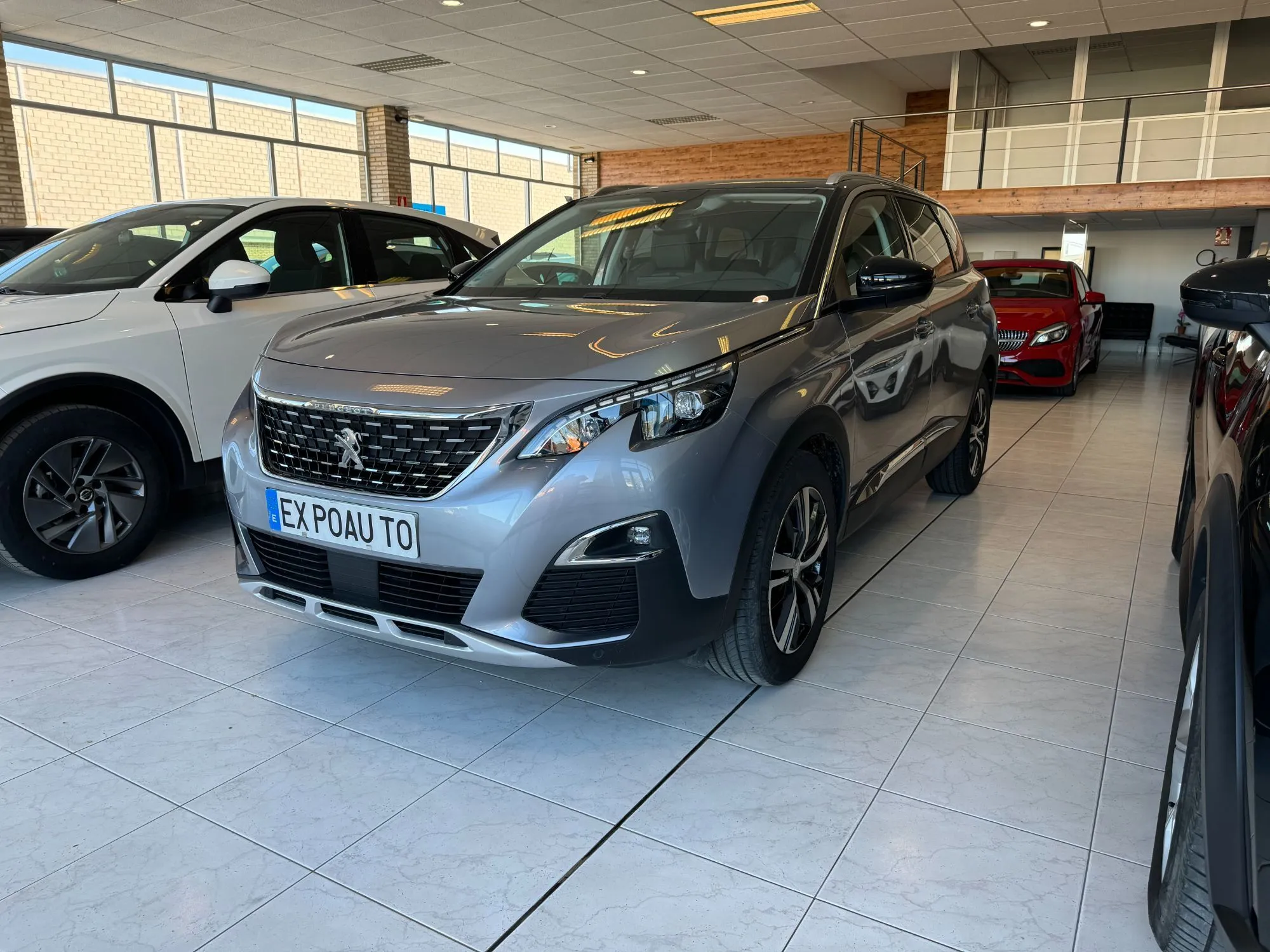 Renting PEUGEOT 5008 1.5BlueHDi S&S Allure 130