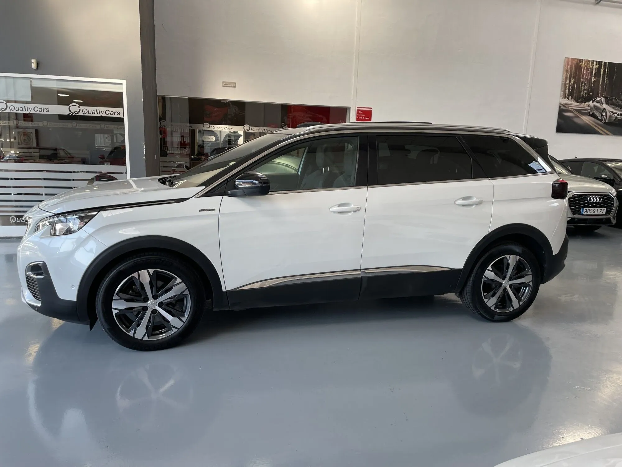 Renting PEUGEOT 5008 2.0BlueHDi S&S GT EAT8 180 1