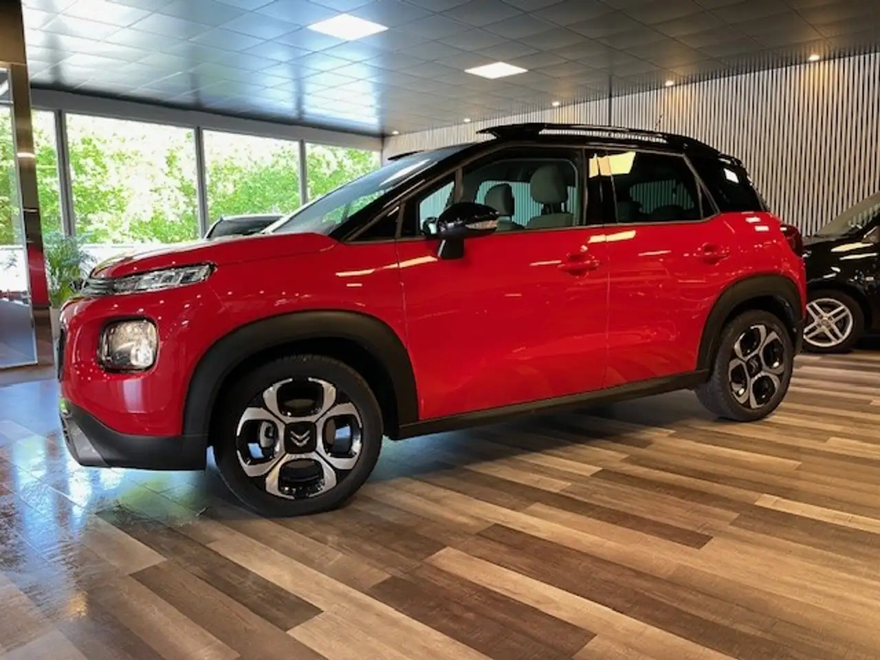 Renting Citroen C3 Aircross Puretech S&S Shine 110 Rojo