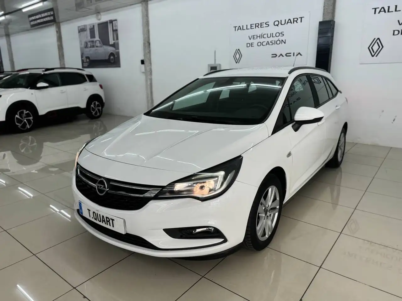 Renting Opel Astra ST 1.6CDTi Selective Pro 110 Blanco