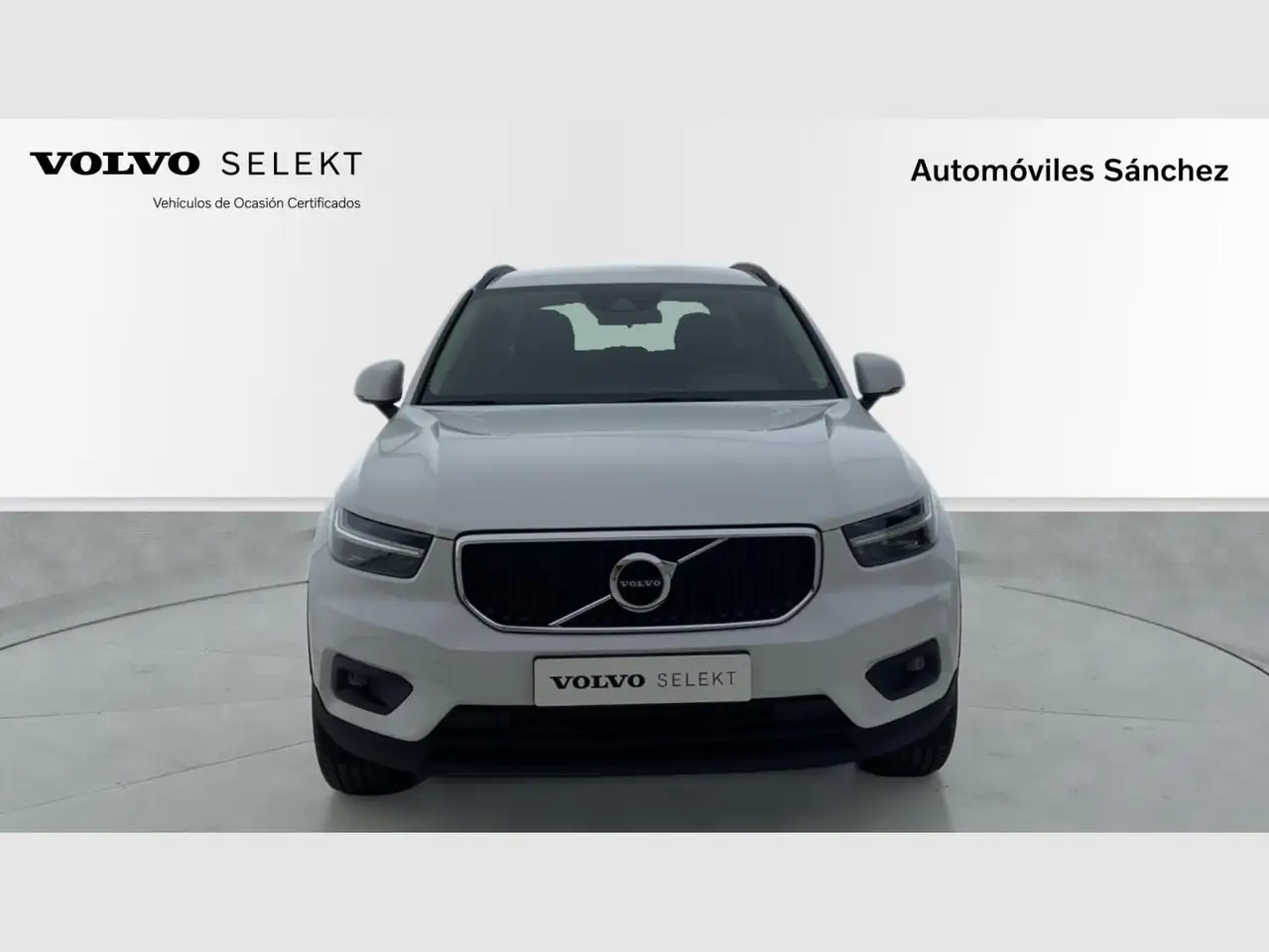 Renting Volvo XC40 T3 Manual Blanco