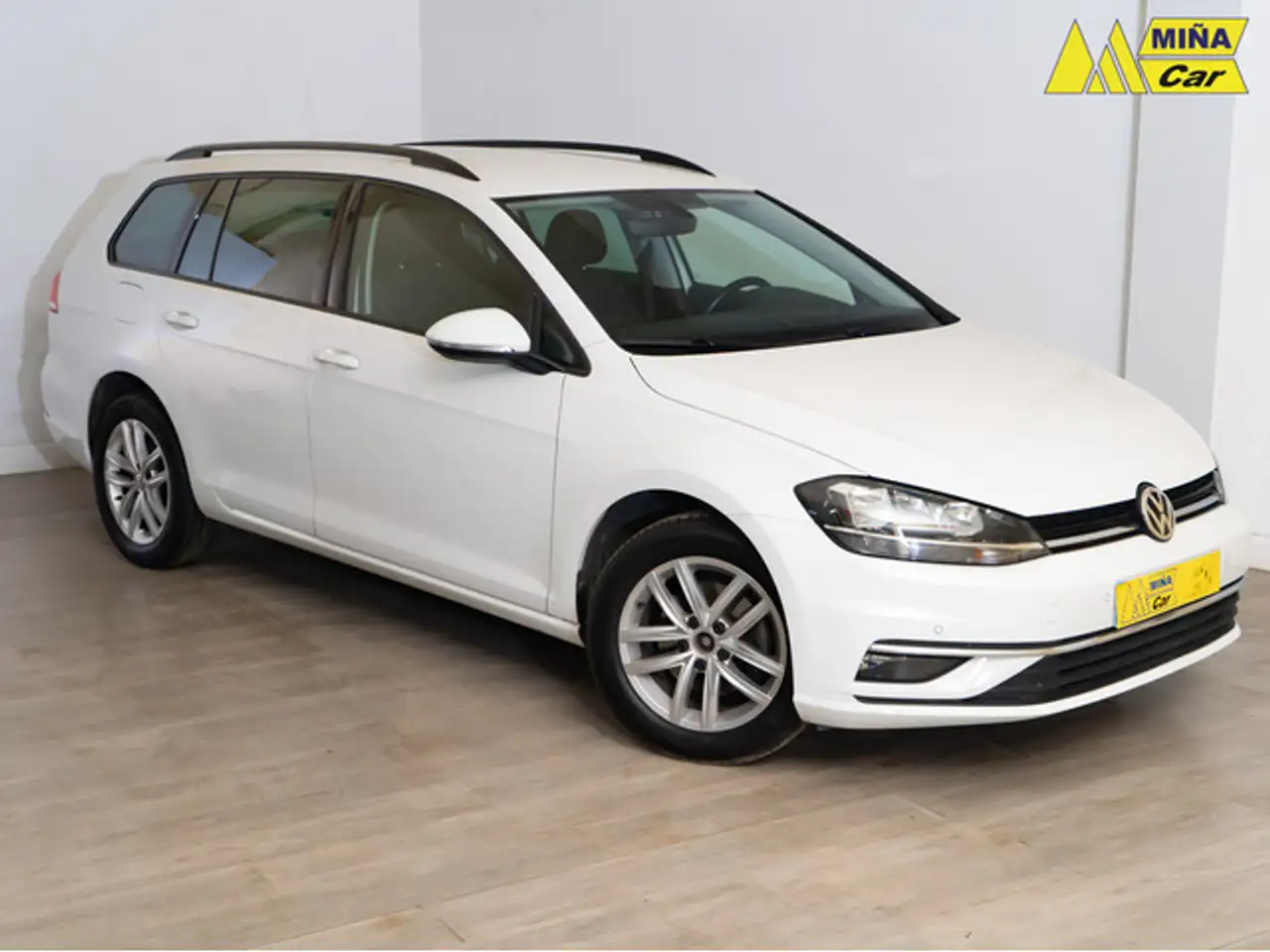 Renting Volkswagen Golf Variant 1.0 TSI Advance 85kW Blanco 1