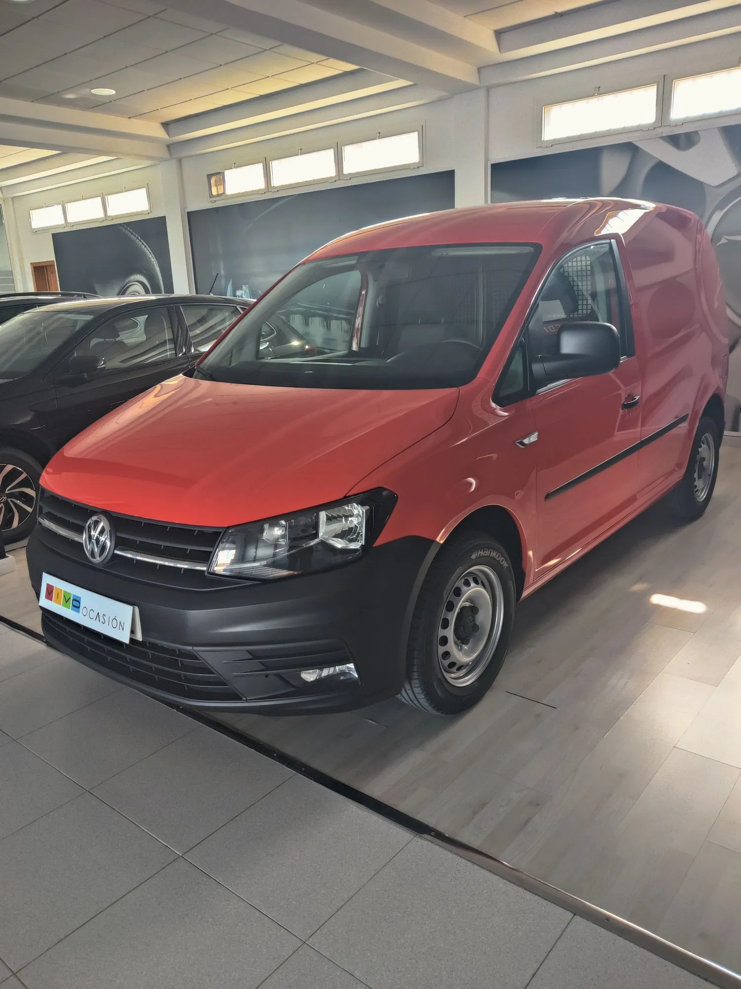 Renting VOLKSWAGEN Caddy Furgón 2.0TDI 55kW 1