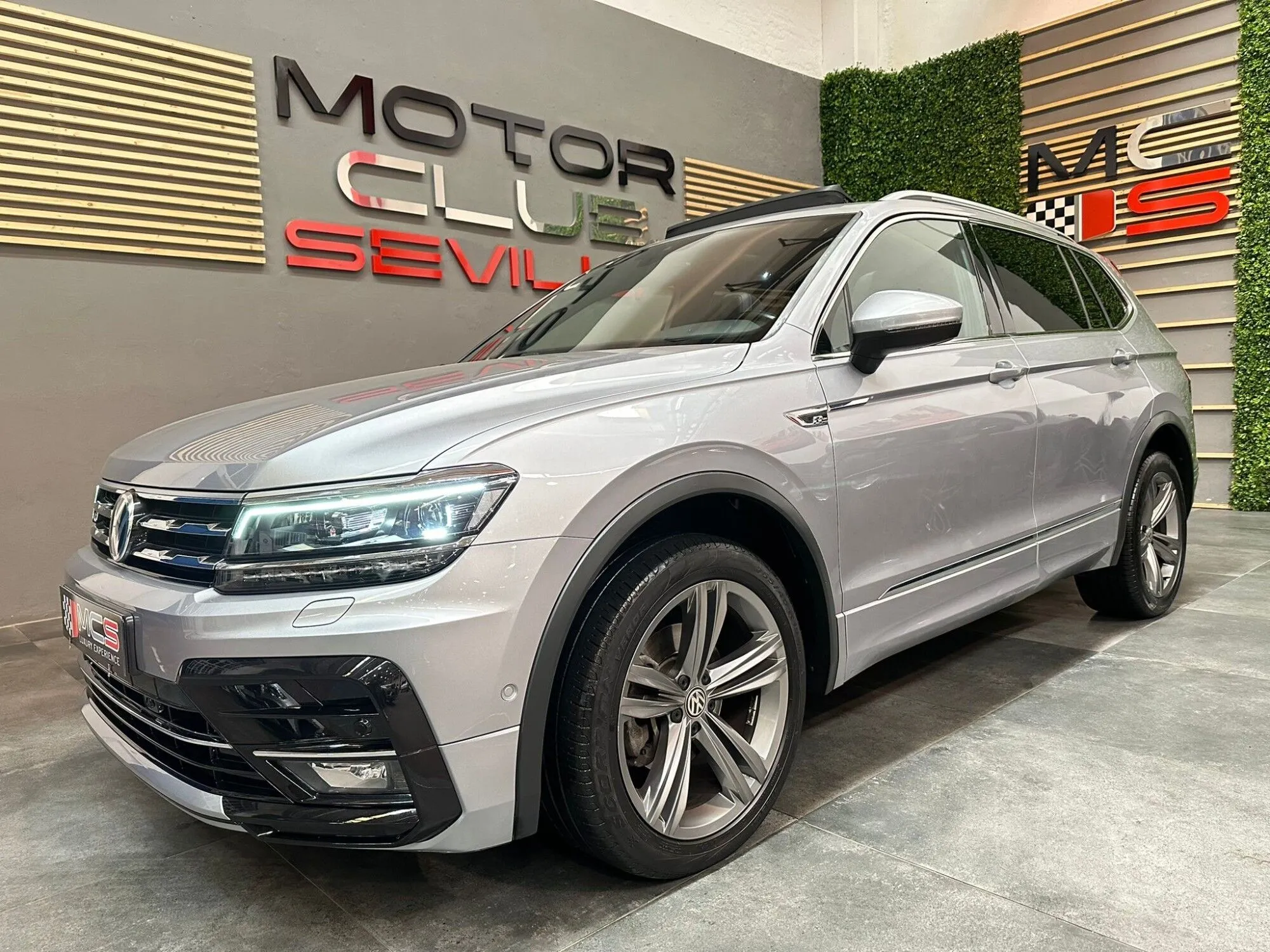 Renting VOLKSWAGEN Tiguan Allspace 2.0TDI Sport 4M DSG 110kW