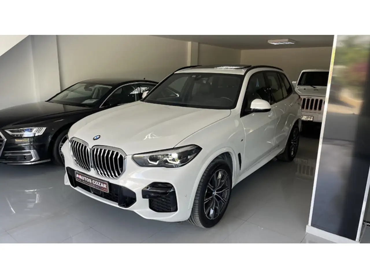 Renting BMW X5 xDrive 40dA Blanco 3