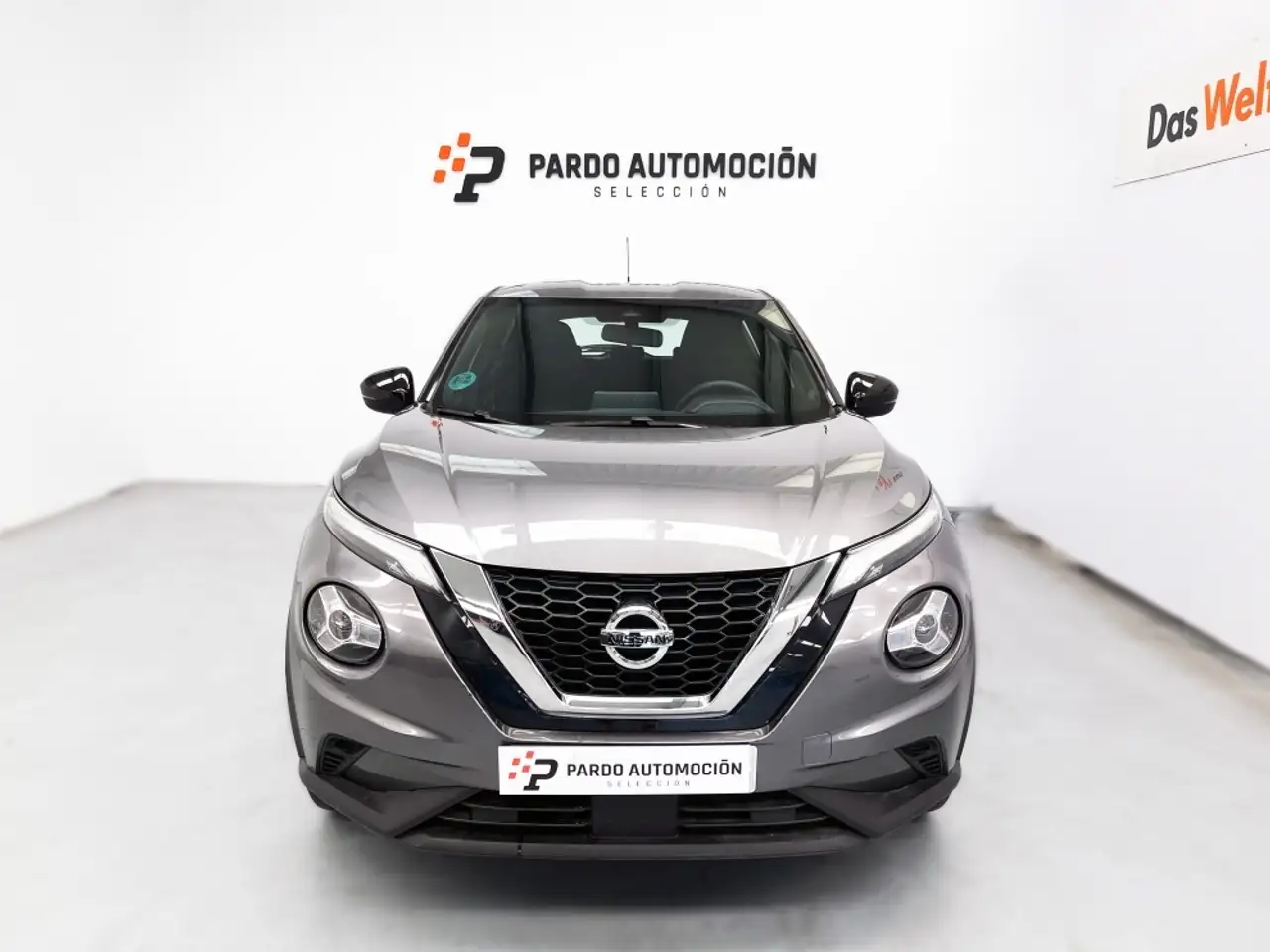 Renting Nissan Juke 1.0 DIG-T Acenta 4×2 DCT 7 117 Gris