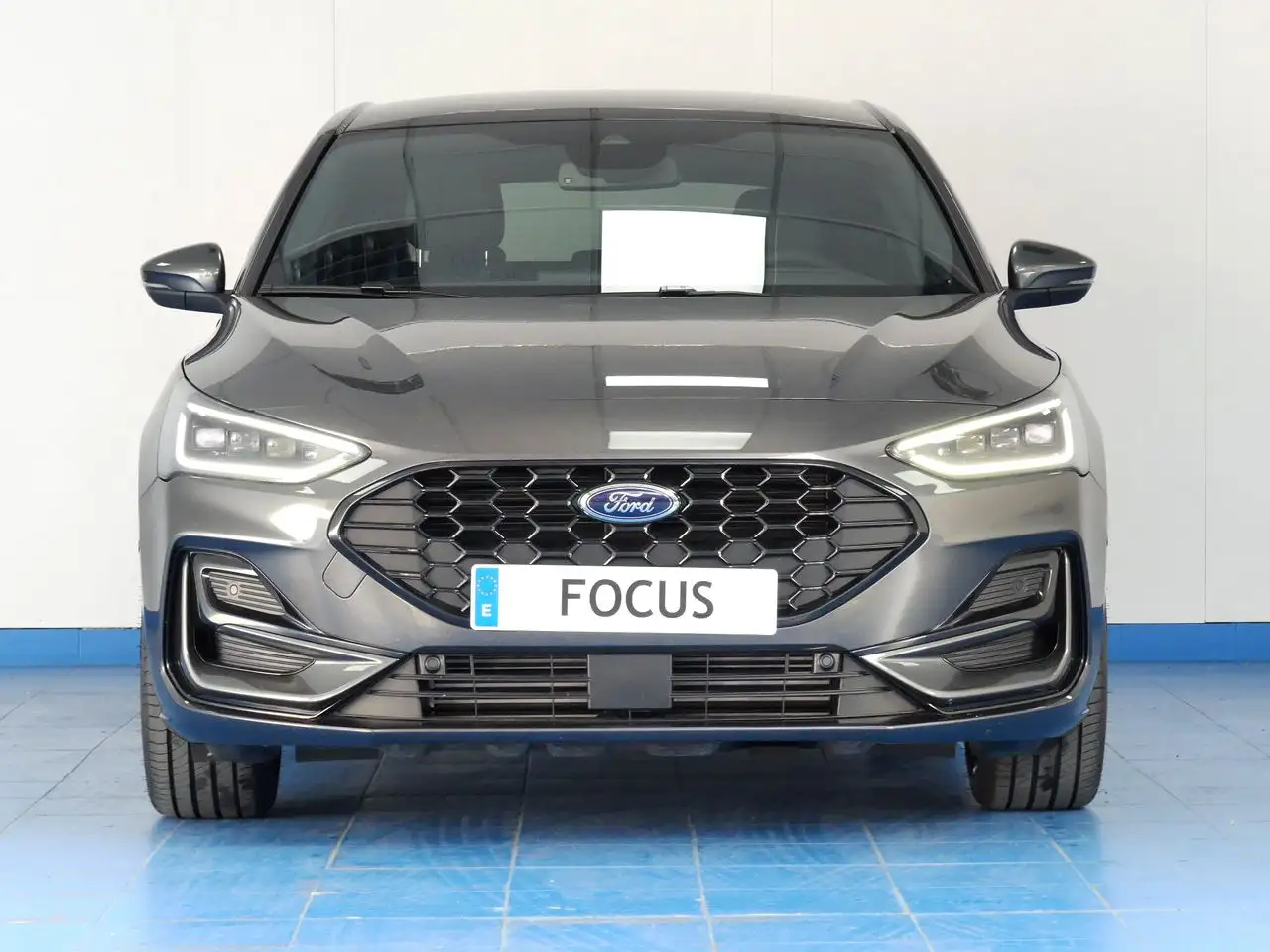 Renting Ford Focus 1.0 ECOBOOST MHEV 92KW ST-LINE X 125 5P Gris