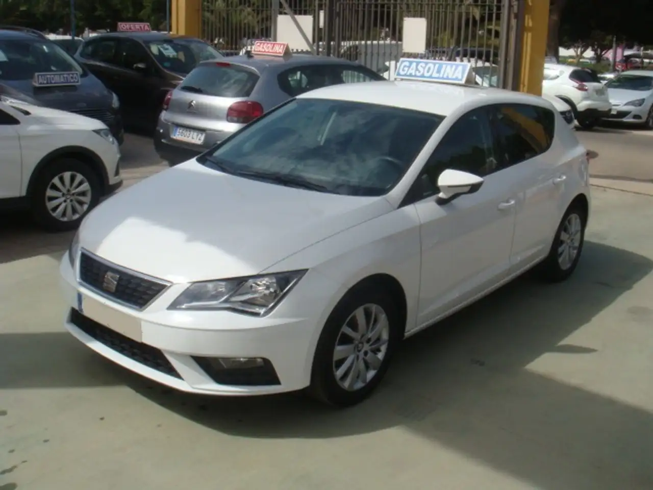 Renting SEAT Leon 1.0 EcoTSI S&S Reference 115 Blanco