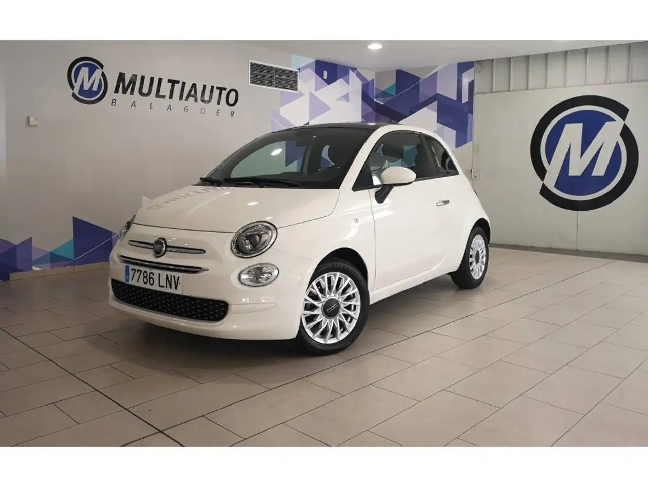 Renting Fiat 500 1.0 GSE Lounge Blanco 3