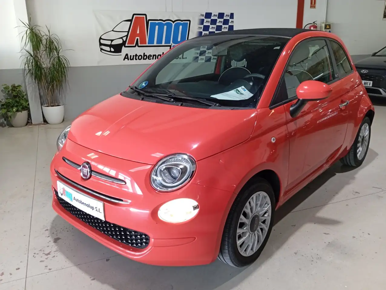 Renting Fiat 500C 1.0 Hybrid Connect 52kW Rojo