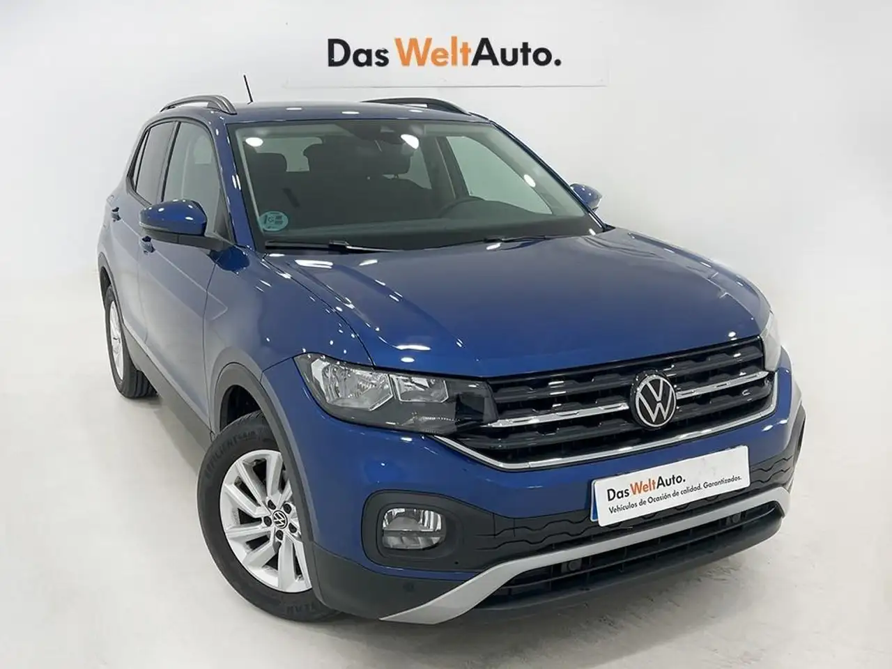 Renting Volkswagen T-Cross 1.0 TSI Advance 81kW Azul 4