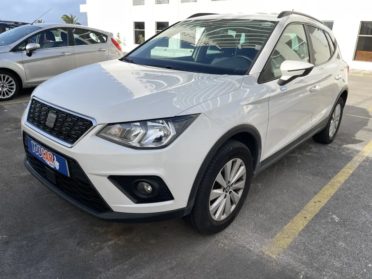 Renting SEAT Arona 1.0 TSI Ecomotive S&S Style 95 Blanco 3