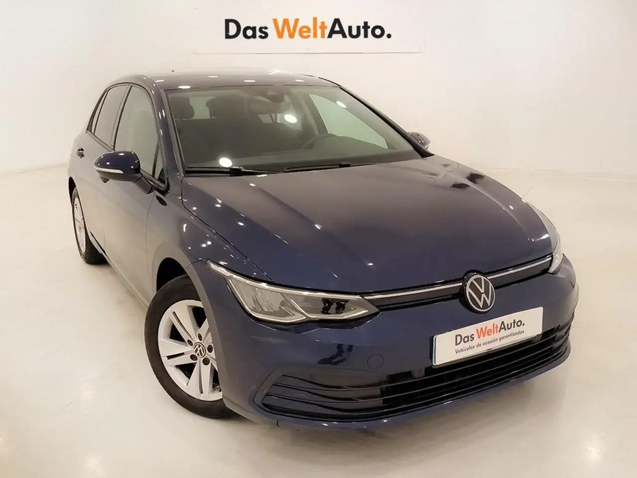 Renting Volkswagen Golf 1.0 TSI Life 81kW Azul 5