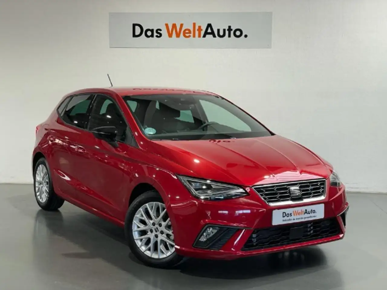 Renting SEAT Ibiza 1.0 TSI S&S FR XS 110 Rojo