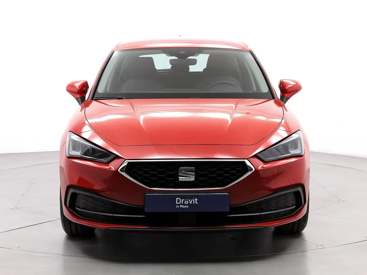 Renting SEAT Leon 1.0 TSI S&S Style XS 110 Rojo 1