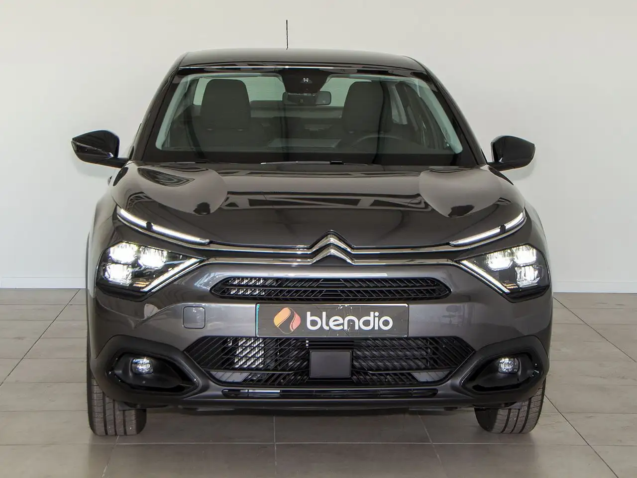 Renting Citroen C4 X 1.2 PureTech Feel S&S 100 Gris