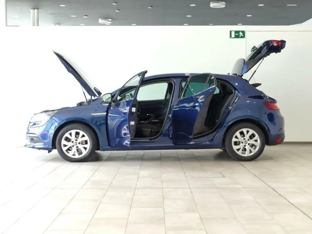 Renting Renault Megane 1.2 TCe Energy Life 74kW Azul 1