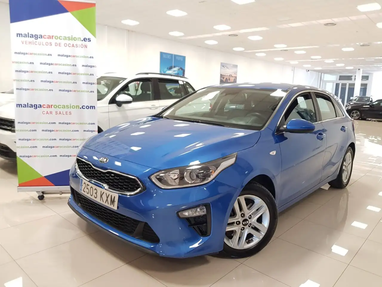 Renting Kia Ceed / cee’d 1.4 CVVT Drive Azul