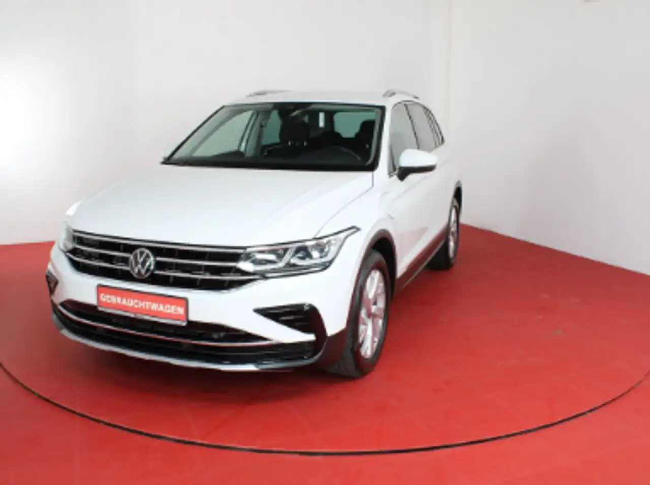 Renting Volkswagen Tiguan 1.4 eHibrid Life 180kW Blanco 2