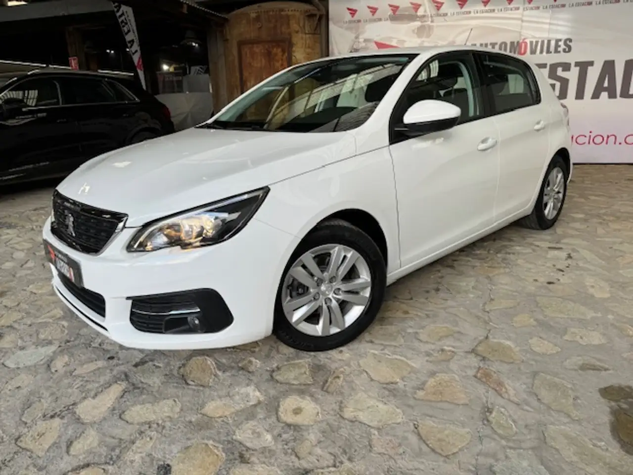 Renting Peugeot 308 1.5 BlueHDi S&S Active Pack 130 Blanco 2