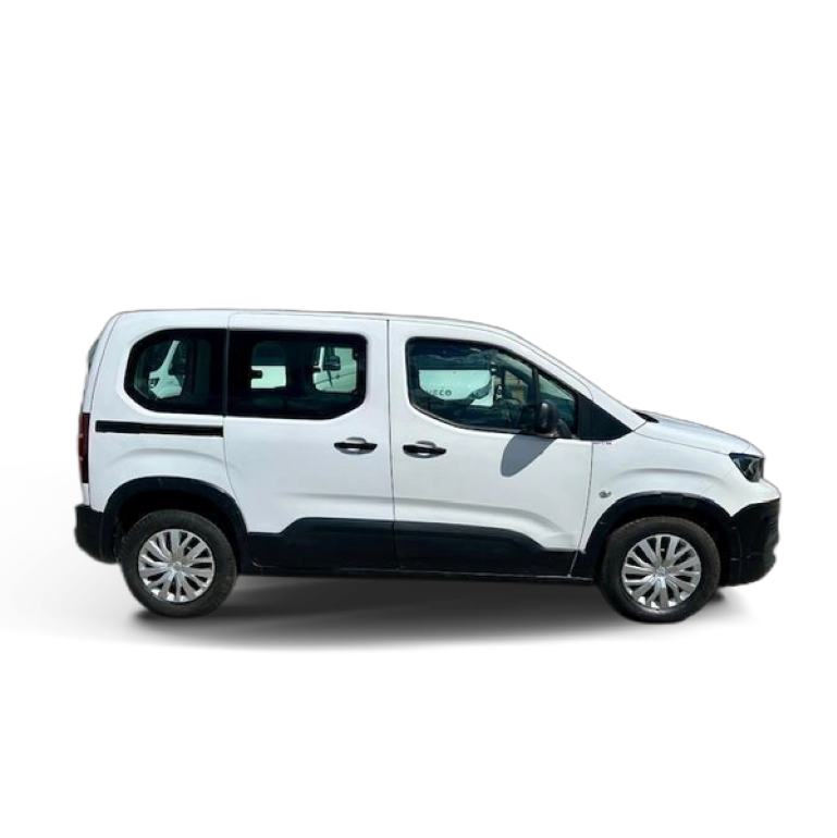 Renting PEUGEOT RIFTER 1.5 BLUEHDI STANDAR 100 ACCESS COMBI